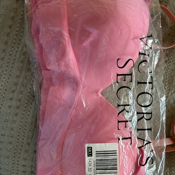 Lot of 4 new 32B Victoria Secret bras - Picture 3 of 4